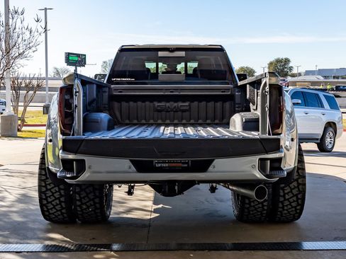 Used 2026 GMC Sierra 3500 Denali Ultimate image 9