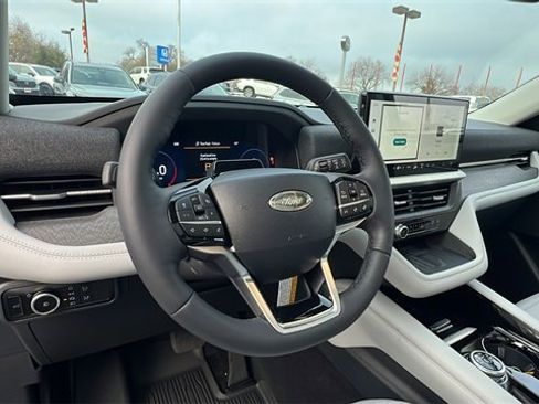 Used 2025 Ford Explorer Platinum w/ Ultimate Package image 27