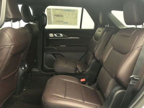New 2026 Ford Explorer Platinum image 10