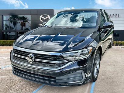 Used 2023 Volkswagen Jetta SE w/ Panoramic Sunroof Package