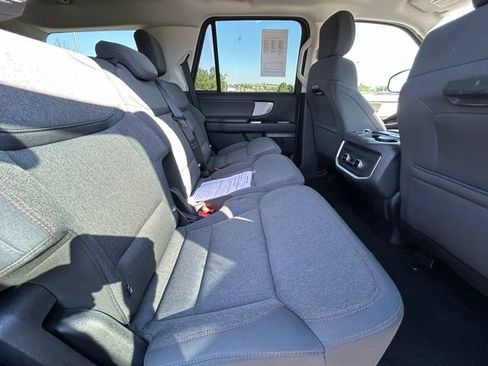 Used 2025 Ford Expedition Active AWD/4WD image 32