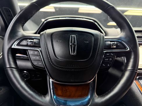 Used 2017 Lincoln Continental Select AWD/4WD image 22