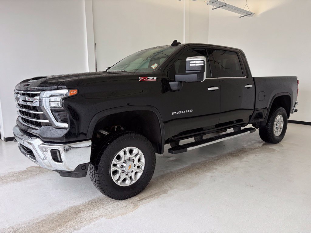 Used 2024 Chevrolet Silverado 2500 LTZ w/ LTZ Premium Package AWD/4WD image 16