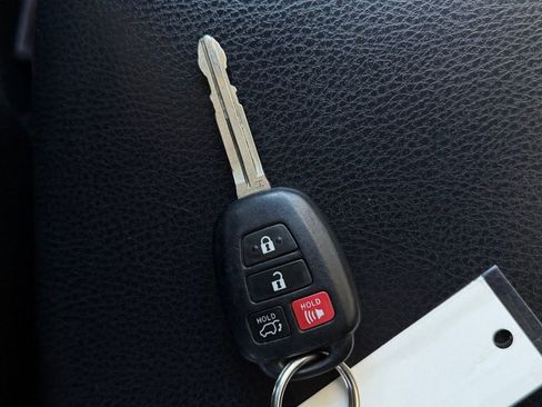 Used 2015 Toyota RAV4 XLE image 27