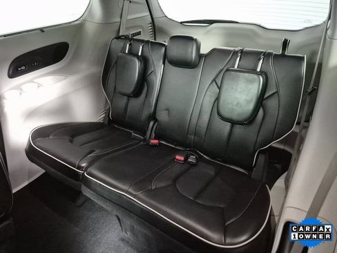 Used 2022 Chrysler Pacifica Limited image 24