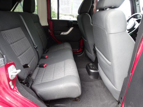 Used 2011 Jeep Wrangler Unlimited Sahara w/ Connectivity Group AWD/4WD image 33