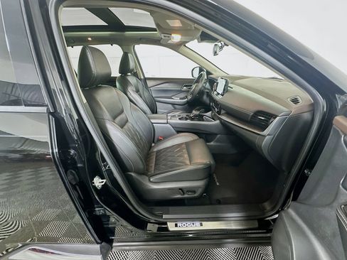 Used 2021 Nissan Rogue Platinum image 34