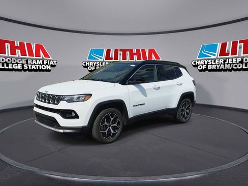 Used 2025 Jeep Compass Limited image 4