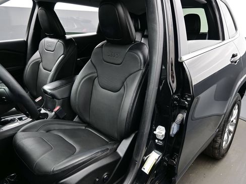 Used 2021 Jeep Cherokee Latitude Lux w/ Comfort/Convenience Group AWD/4WD image 11