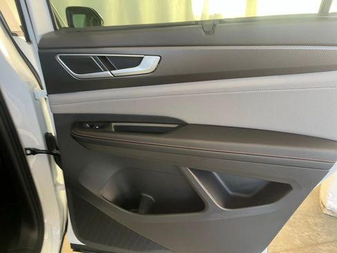 New 2026 Volkswagen Atlas Peak Edition image 23