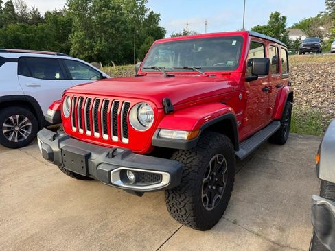 Used 2019 Jeep Wrangler Unlimited Sahara AWD/4WD image 4