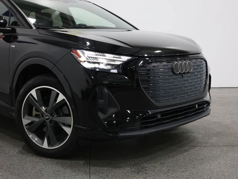 Used 2023 Audi Q4 e-tron Prestige AWD/4WD image 3