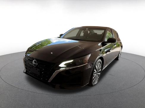 Used 2025 Nissan Altima 2.5 SV FWD image 4