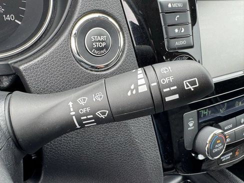 Used 2022 Nissan Rogue Sport SV AWD/4WD image 31