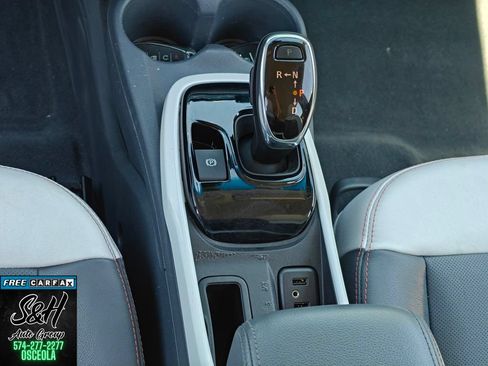 Used 2017 Chevrolet Bolt Premier w/ Driver Confidence II Package FWD image 12