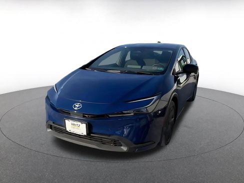 Used 2025 Toyota Prius LE image 3