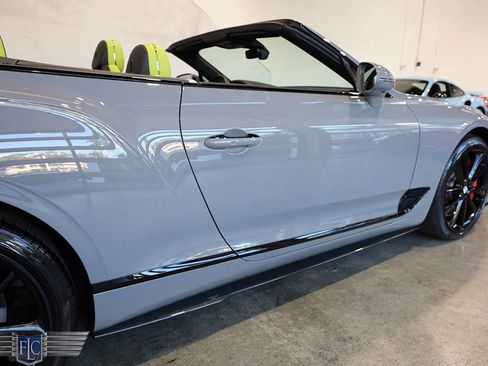 Used 2021 Bentley Continental GT image 12