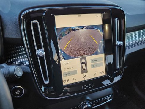 Used 2022 Volvo XC40 T5 R-Design w/ Advanced Package image 8