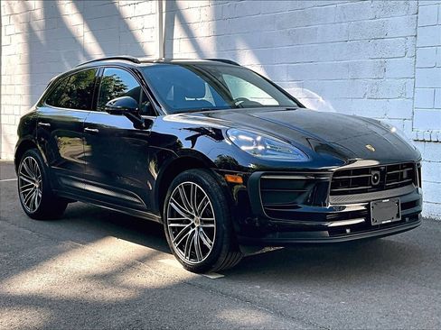 Certified 2026 Porsche Macan AWD/4WD image 7