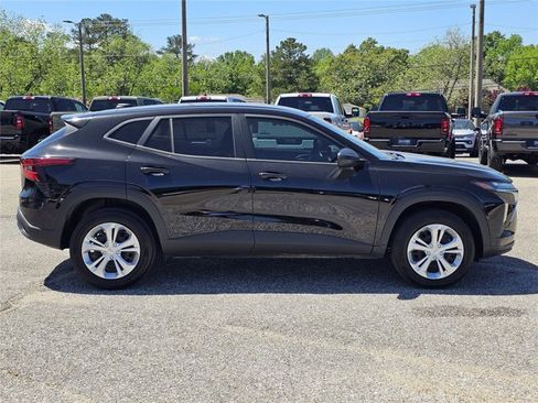 Used 2026 Chevrolet Trax LS FWD image 16