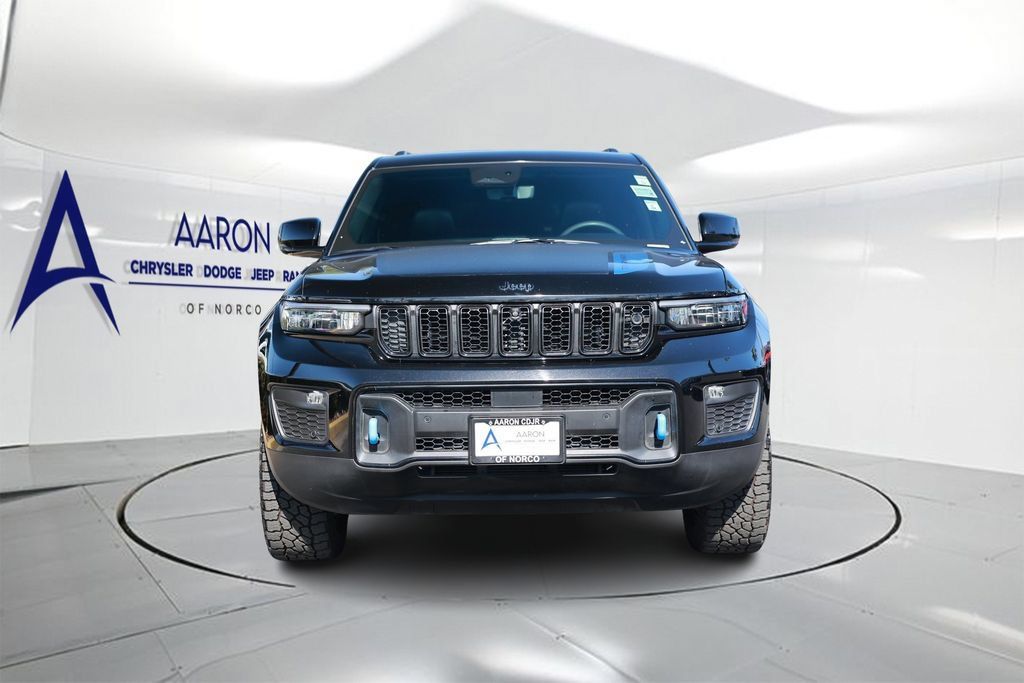 Used 2022 Jeep Grand Cherokee Trailhawk w/ Advanced Protech Group II AWD/4WD image 4
