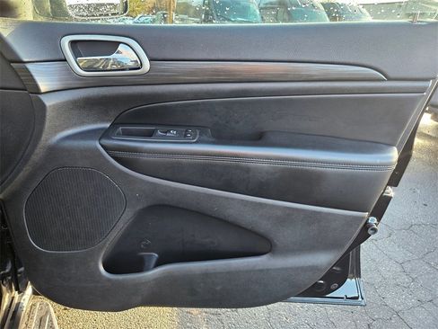 Certified 2020 Jeep Grand Cherokee Laredo w/ Security & Convenience Group image 17