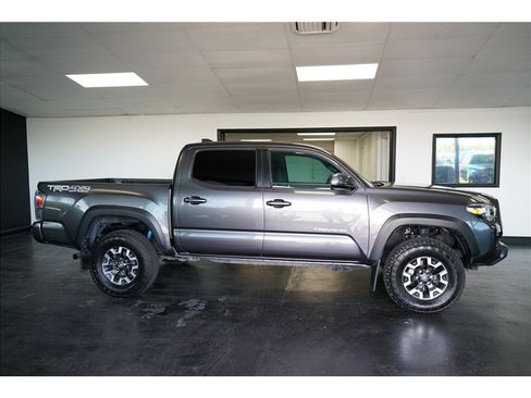Used 2023 Toyota Tacoma TRD Off-Road w/ Technology Package AWD/4WD image 8