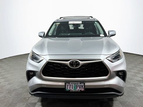 Certified 2024 Toyota Highlander XLE AWD/4WD image 2
