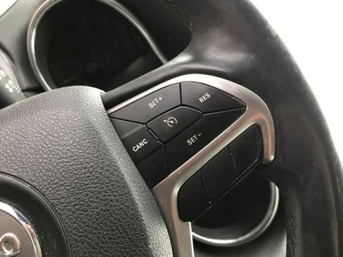 Used 2018 Jeep Grand Cherokee Altitude AWD/4WD image 8