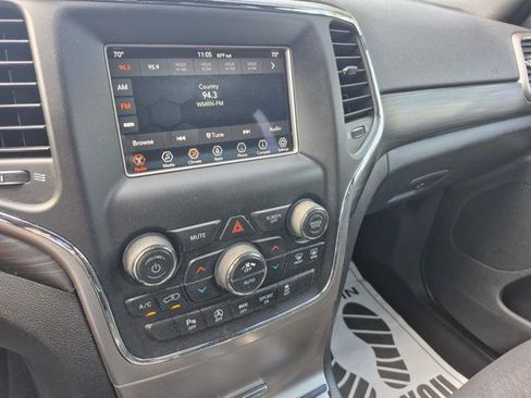 Used 2020 Jeep Grand Cherokee Laredo AWD/4WD image 16