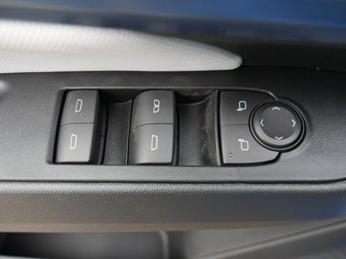 New 2026 Chevrolet Equinox EV LT image 32