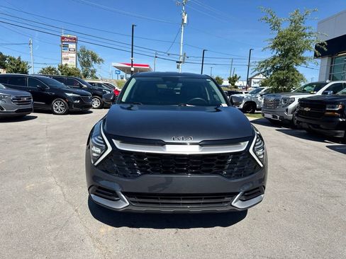 Used 2025 Kia Sportage EX FWD image 3