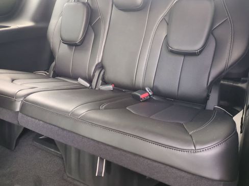 New 2027 Chrysler Pacifica Select FWD image 36