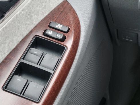 Used 2011 Toyota Sienna XLE image 33