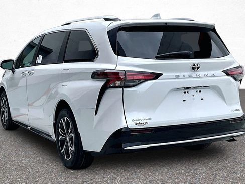New 2026 Toyota Sienna Platinum image 3