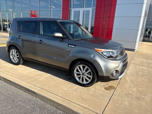 Used 2017 Kia Soul + FWD image 7