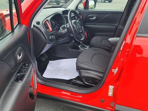 Used 2022 Jeep Renegade Latitude w/ Convenience Group AWD/4WD image 19