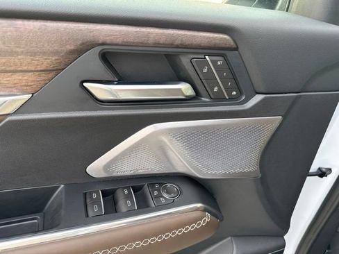 Used 2026 GMC Acadia Denali Ultimate w/ LPO, Floor Liner Package AWD/4WD image 23