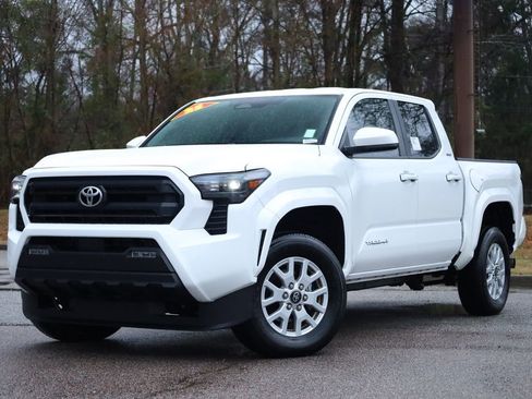 Used 2025 Toyota Tacoma SR5 image 1