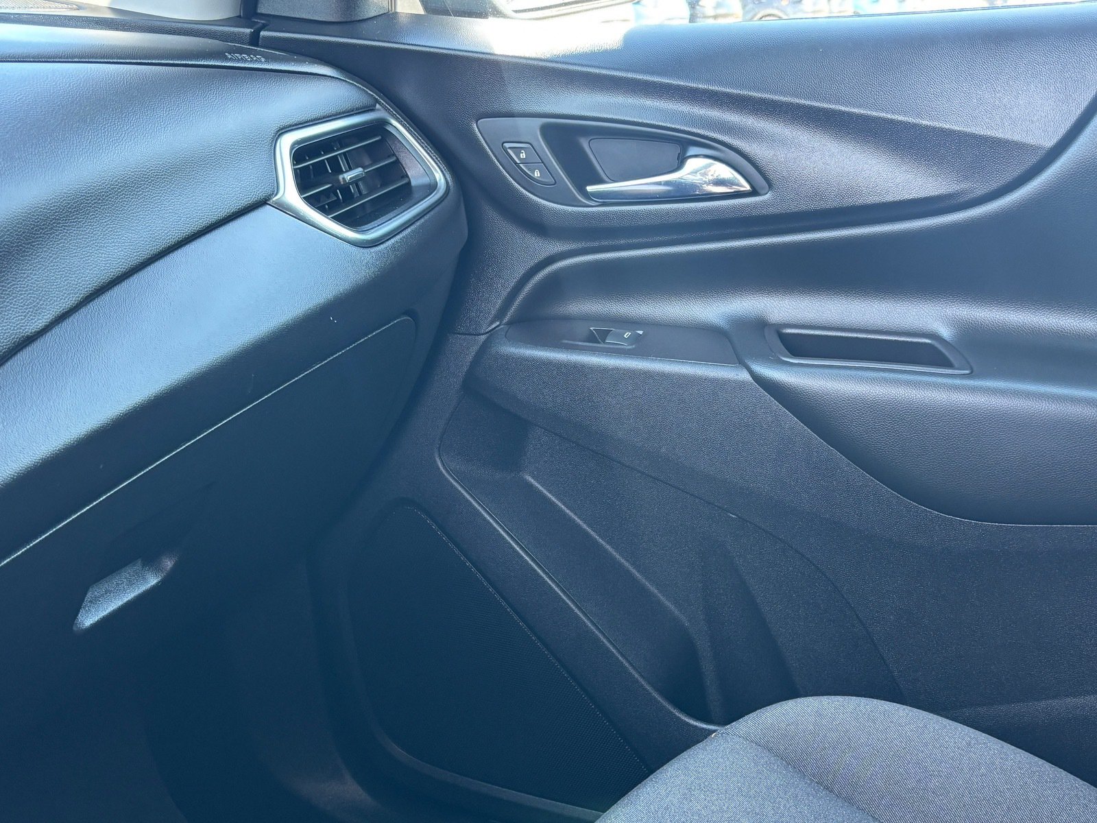 Used 2021 Chevrolet Equinox LT FWD image 19