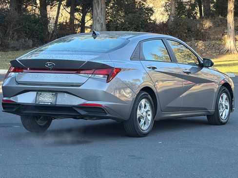 Used 2023 Hyundai Elantra SE image 4