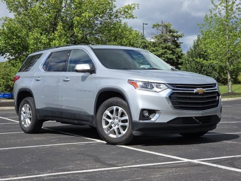 Used 2021 Chevrolet Traverse LT FWD image 2