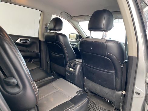Used 2019 Nissan Pathfinder S AWD/4WD image 9