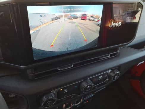 Used 2025 Jeep Wrangler Willys image 37