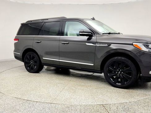 Used 2024 Lincoln Navigator Black Label image 3