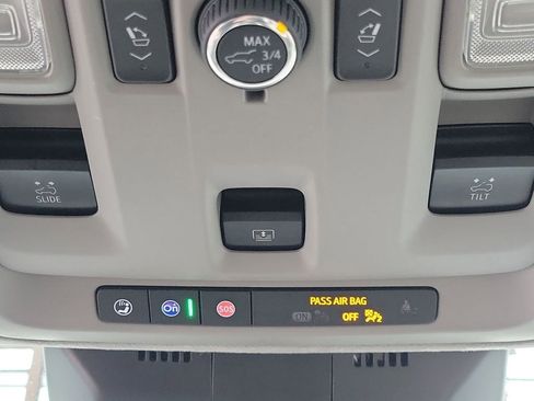 Certified 2022 Cadillac Escalade Premium Luxury Platinum image 38