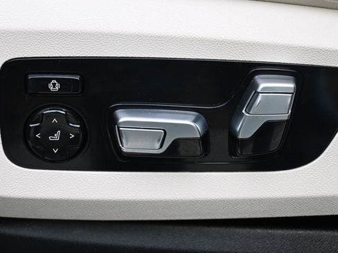 Used 2021 BMW X7 xDrive40i w/ Premium Package image 14