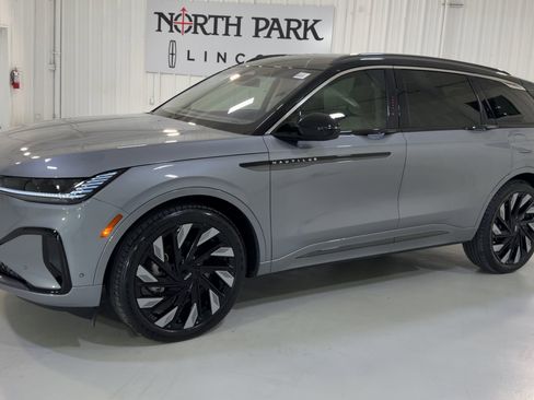 Certified 2024 Lincoln Nautilus Black Label w/ Jet Appearance Package (87T) image 6