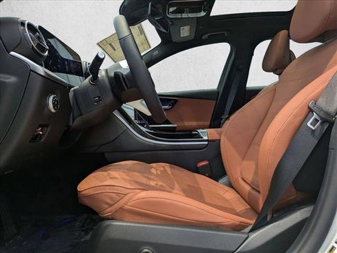 Used 2025 Mercedes-Benz C 300 4MATIC Sedan image 4