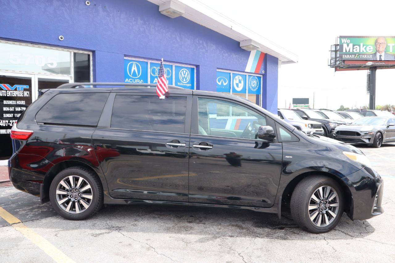 Used 2018 Toyota Sienna XLE w/ XLE Navigation Package AWD/4WD image 5